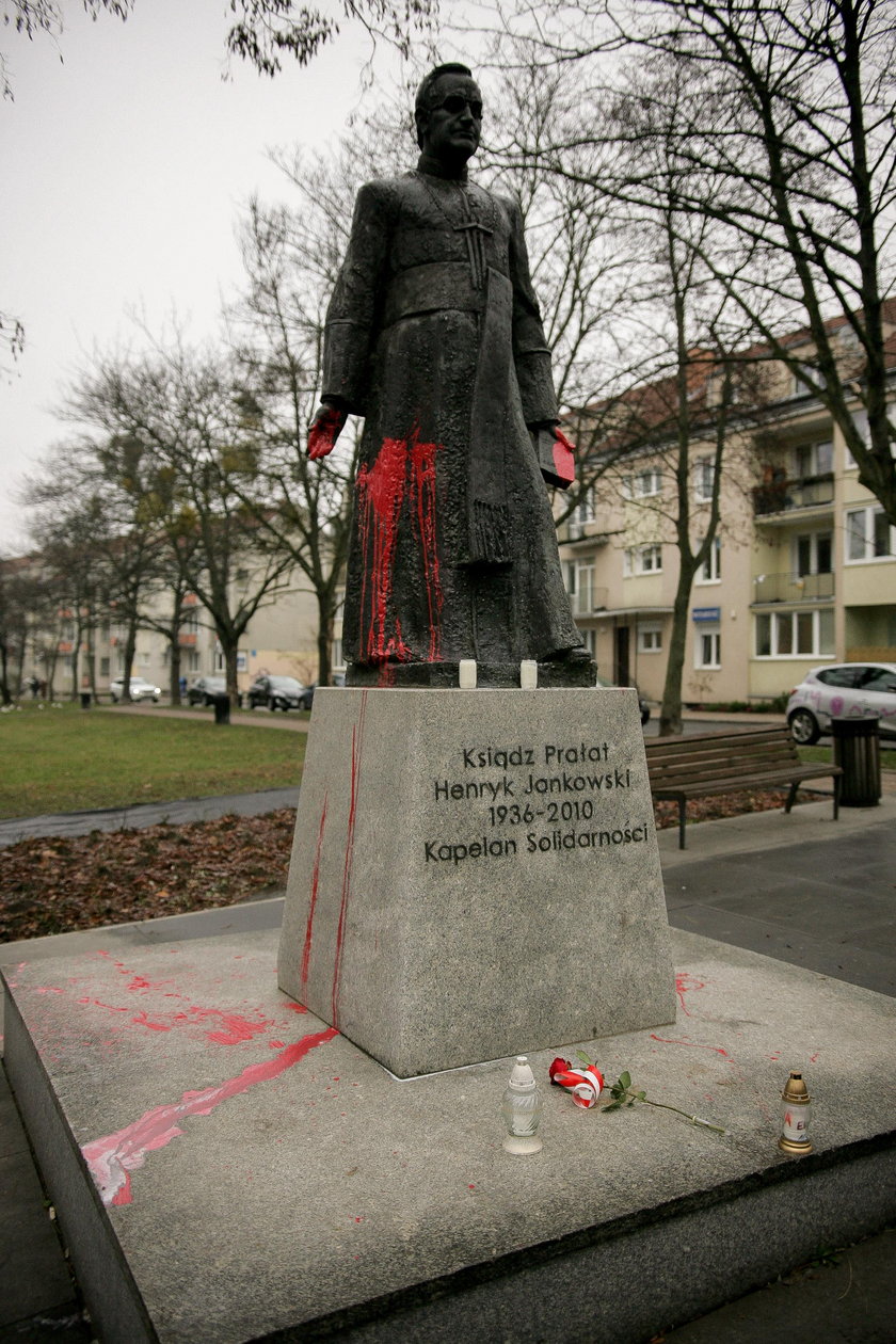 Ofiara Jankowskiego przerywa milczenie. "Dotykał tak, że zrobiło mi się niedobrze"