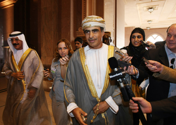 OPEC uważa, że cena 50 dolarów za baryłkę jest za niska. Nz. Mohammed Al-Rumhy, minister ropy Omanu