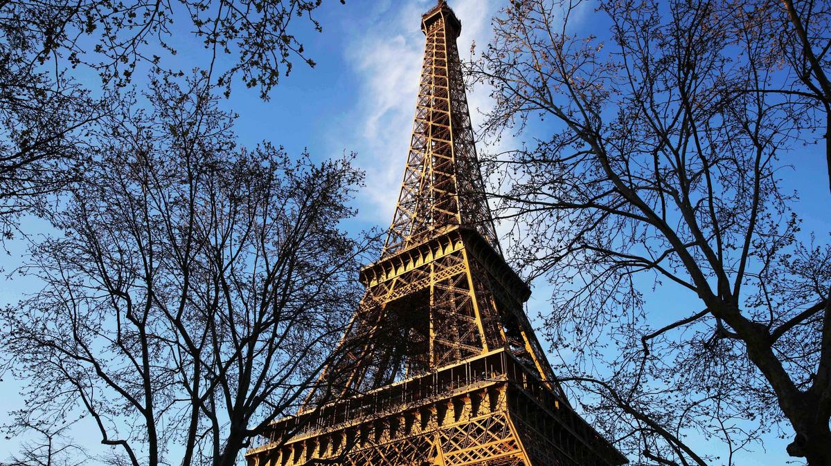 12 métert nőtt havonta az Eiffel-torony: hihetetlen sebességgel húzták fel  - Blikk
