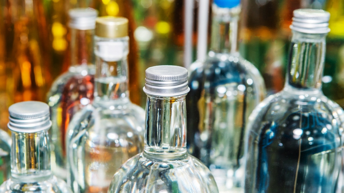 GIS wycofuje popularny alkohol. Wykryto w nim fragmenty szkła
