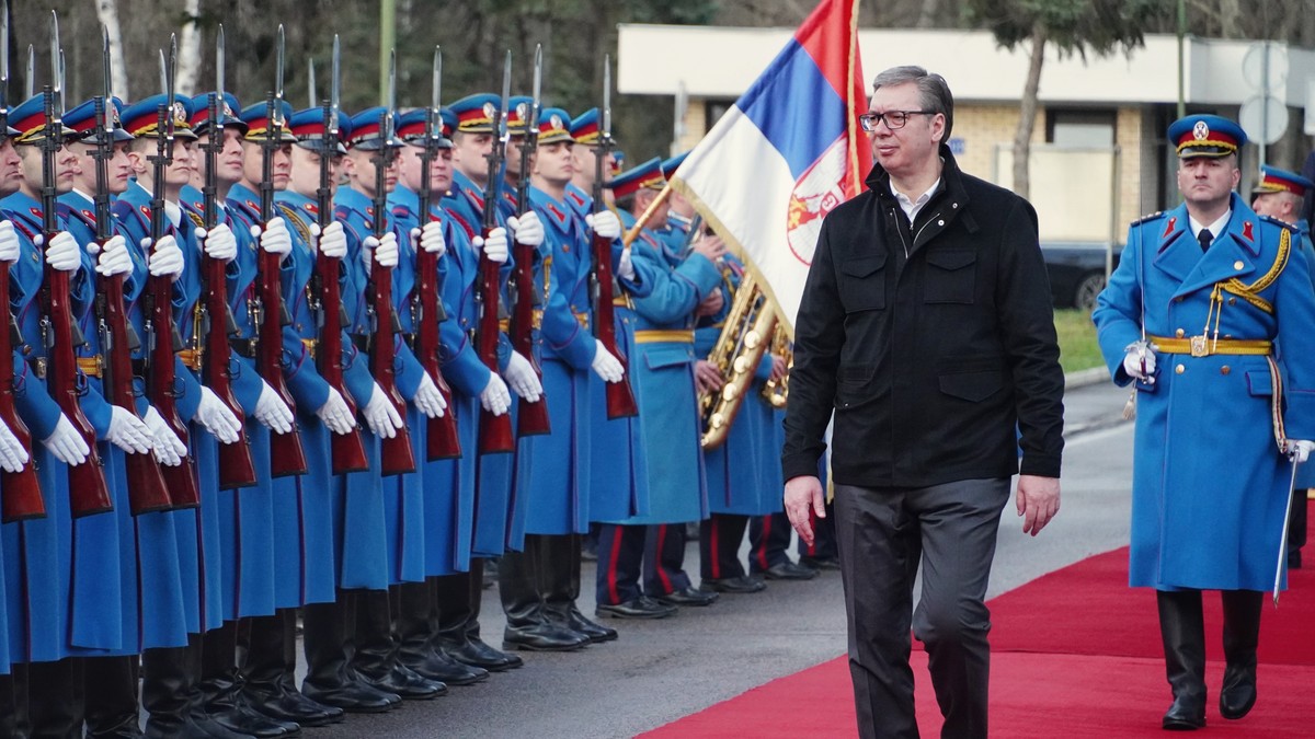 Aleksandar Vučić na smotri vojske