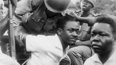📸 En tentant de rejoindre sa base, Lumumba, Joseph Mpolo et Maurice Okito sont capturés par les hommes de Mobutu. Ils seront envoyés au Katanga chez Moise Tshombé ou ils seront assassinés/ Archive de l'Ina 