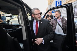 grzegorz braun bez immunitetu. parlament europejski podjął decyzję