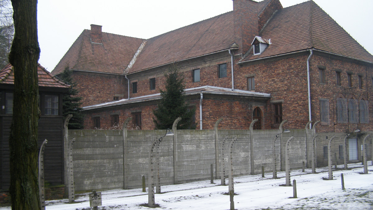 W wieku 89 lat zmarł Władysław Foltyn, oświęcimianin, który pomagał więźniom niemieckiego obozu Auschwitz, a następnie został w nim osadzony – dowiedziała się w niedzielę PAP od historyka z Państwowego Muzeum Auschwitz-Birkenau dra Adama Cyry.