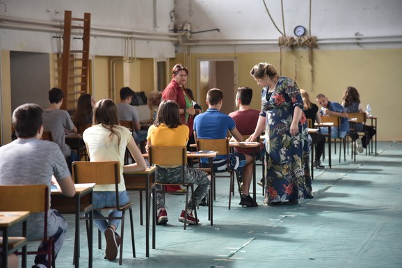 DOMINACIJA SRPSKIH GENIJALACA Srpski đaci osvojili