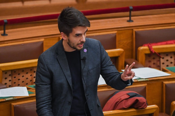 Tompos Márton, a Momentum frakció-szóvivője /Fotó: MTI/Illyés Tibor