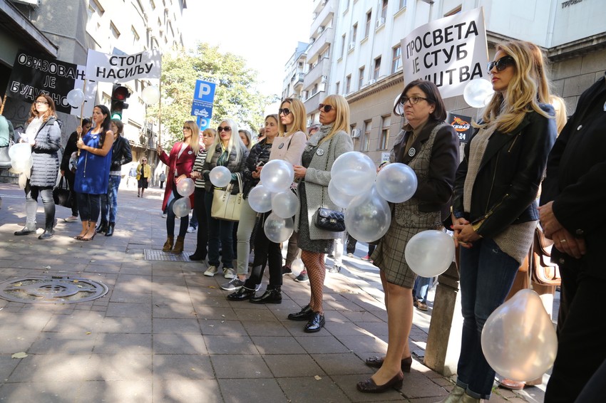 Nastavnici Trgovačke škole obustavili su nastavu juče u znak protesta  