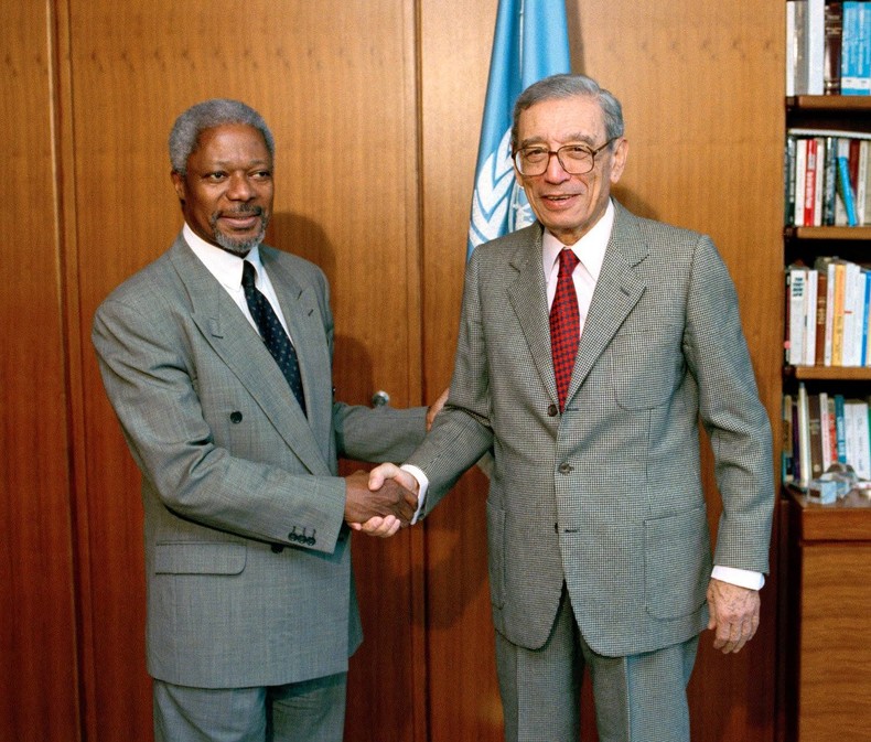 1996: UNSG Boutros Boutros-Ghali meets with Kofi Annan, Secretary-General designate, who was recommended unanimously by the Members of the Security Council. Photo/Evan Schneider