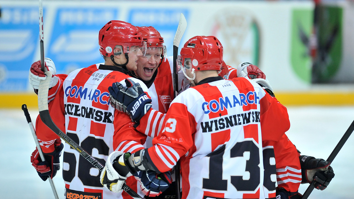 13 grudnia na lodowisku Cracovii (w trakcie meczu Comarch Cracovii z GKS-em Tychy) odbędzie się doskonale znana akcja charytatywna "Teddy Bear Toss". Każdy kibic, który przyjdzie z pluszowym misiem, nabędzie bilet na to spotkanie za symboliczną złotówkę.