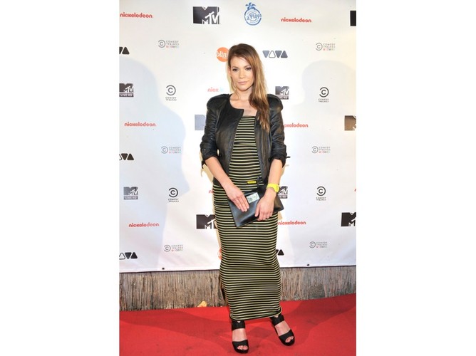 Modowe szaleństwo bez końca - Maja Bohosiewicz na urodzinach MTV w warszawskim klubie La Playa.