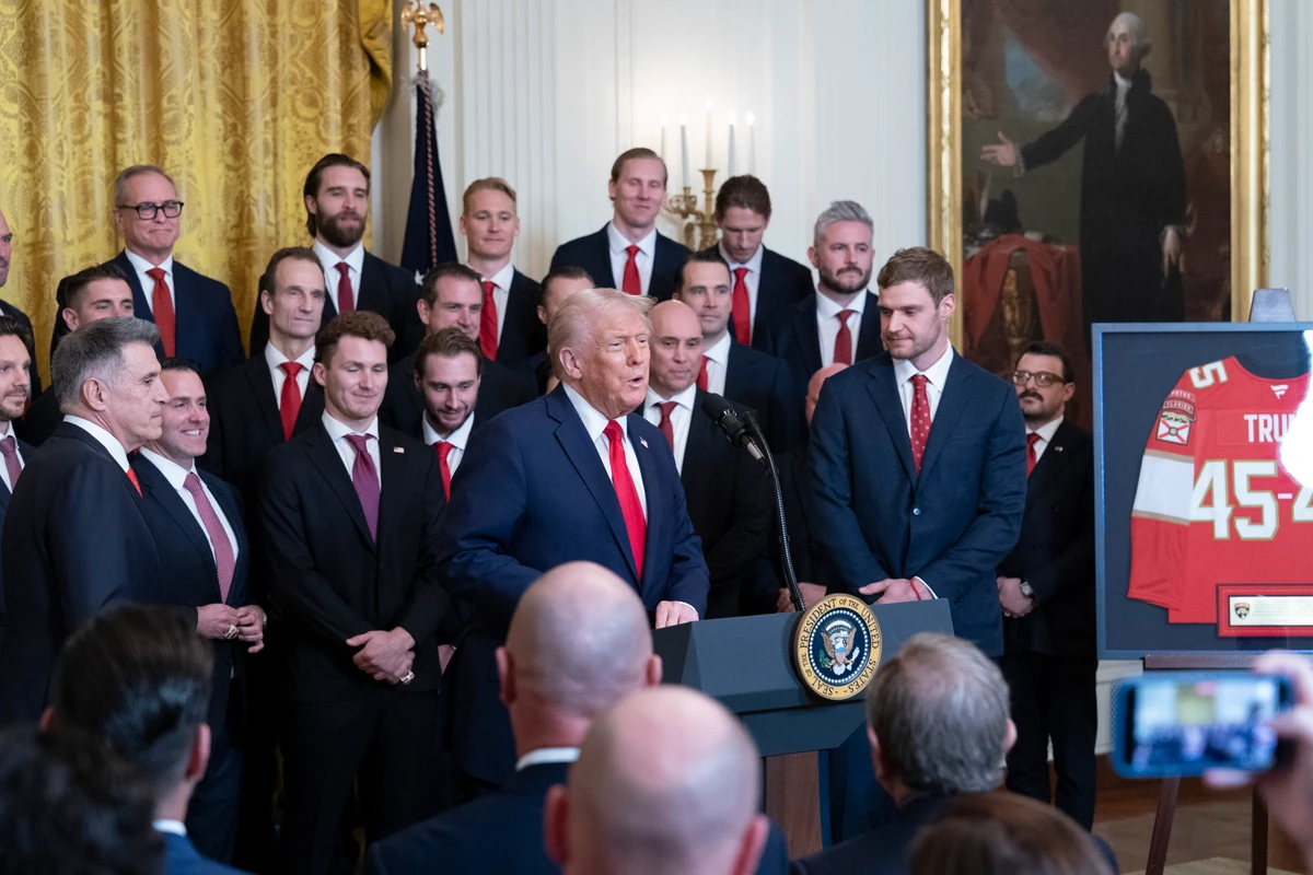 Donald Trump dostał złoty kij. Zobacz, kto mu go dał