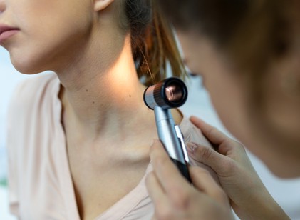 Mikor kell levenni egy anyajegyet és miről lehet felismerni, hogy gond van? című cikk nyitóképe