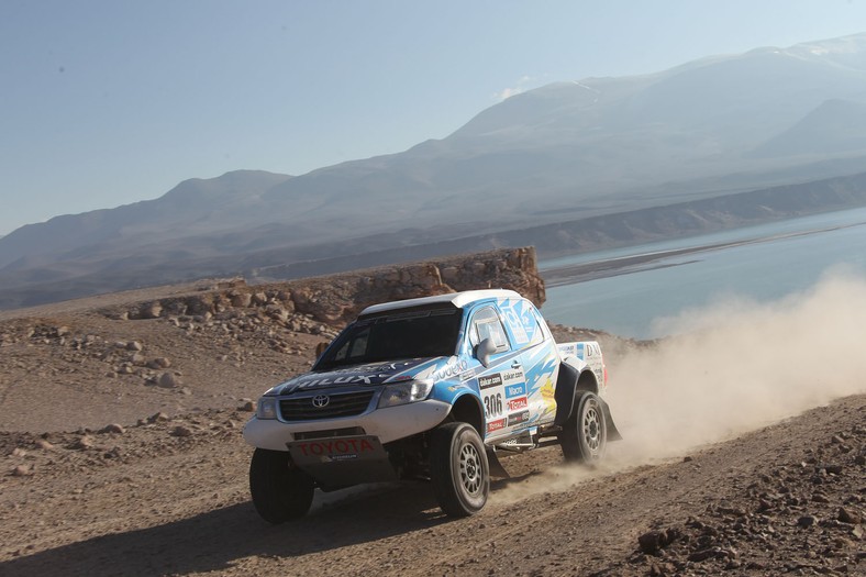 Dakar 2013: ciężarówka bez skrzyni, Małysz traci oddech (13. etap, wyniki, galeria)