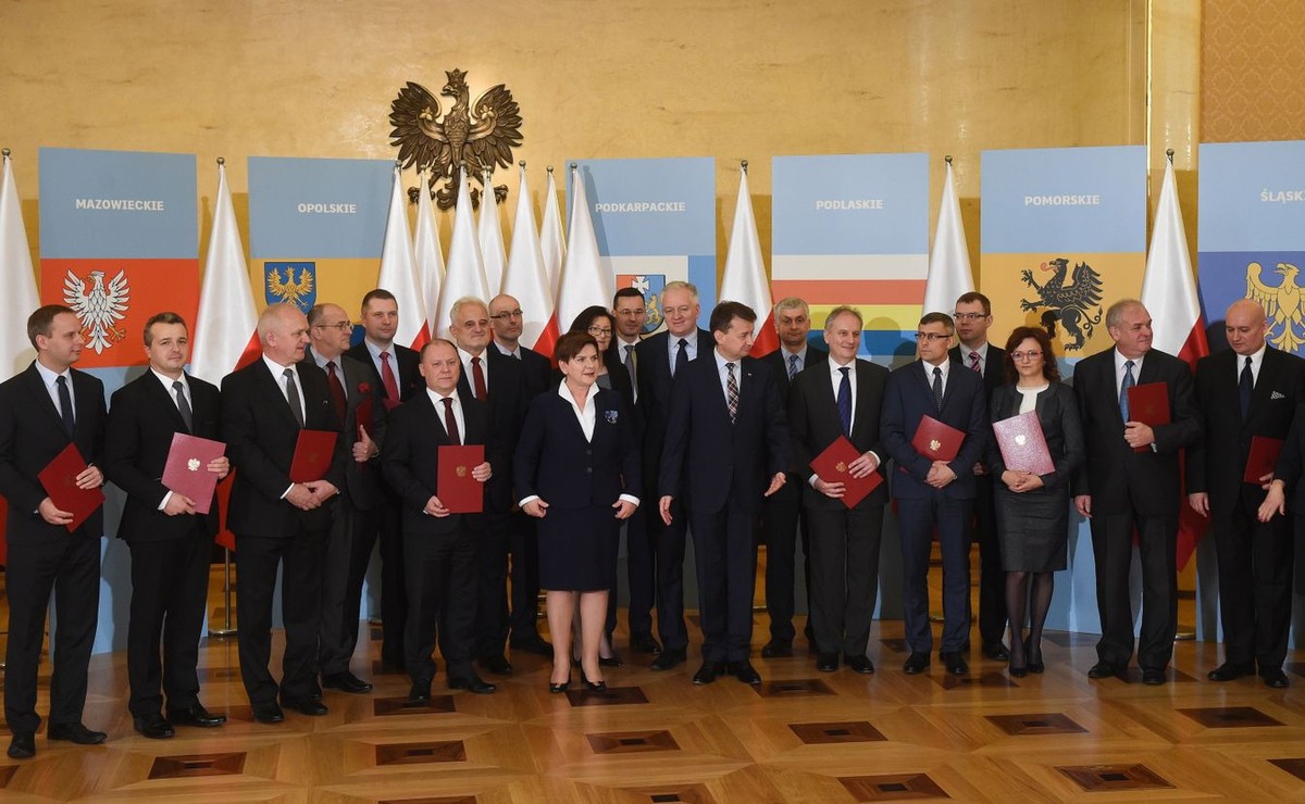 Premier Beata Szydło i nowi wojewodowioe