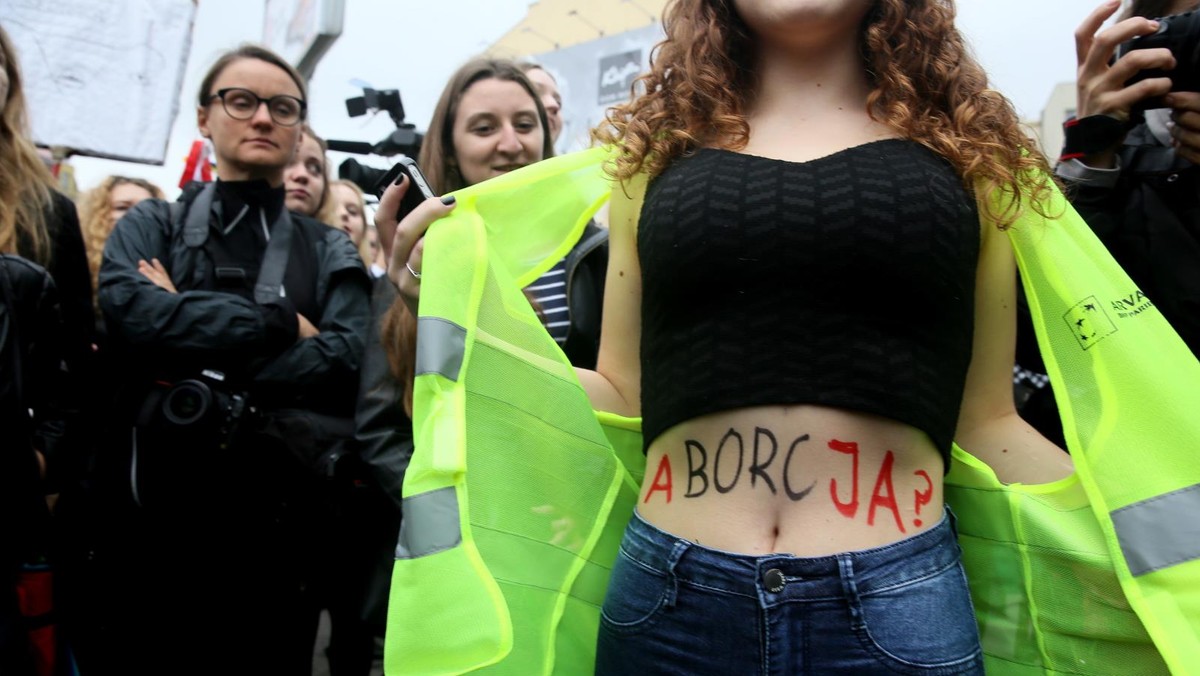 protest przed siedzibą PiS