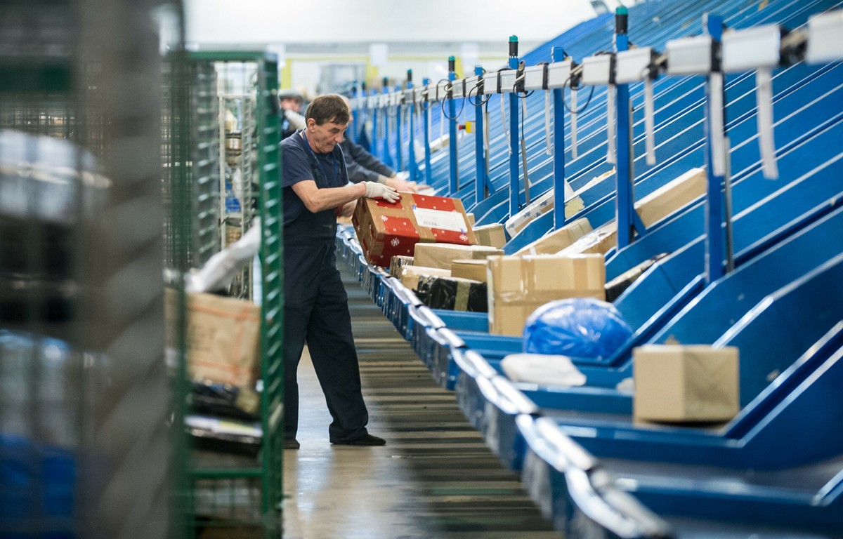 Problemy z wysyłką paczek do USA. Poczta Polska zapowiada zmiany