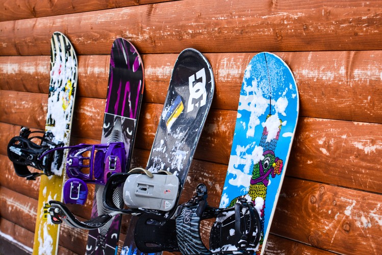 <strong>Największe ośrodki narciarskie w Czechach</strong>
<br><br>
Do największych kurortów zimowych w Czechach należą: Klínovec (30 k tras, 14 wyciągów), Špindlerův Mlýn (28 km tras, 17 wyciągów) oraz Černá hora – Janské Lázně (18 km tras i 12 wyciągów).
<br><br>
Spore są także ośrodki: Horní Domky – Lysá Hora (14 km tras, 8 wyciągów), Lipno (14 km tras, 4 wyciągi) oraz Pec pod Sněžkou (13 km tras i 13 wyciągów).