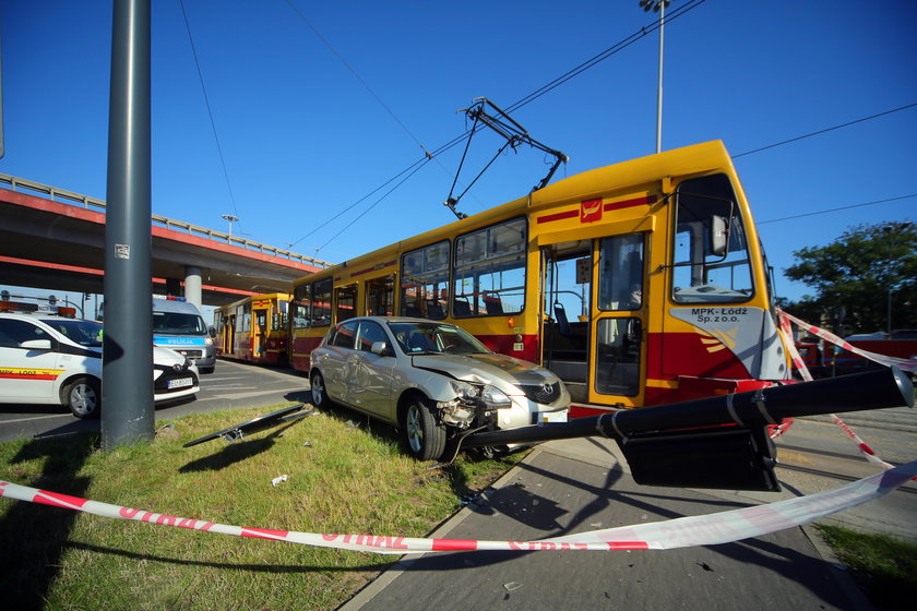 Wypadek tramwaju z osobówką w Łodzi