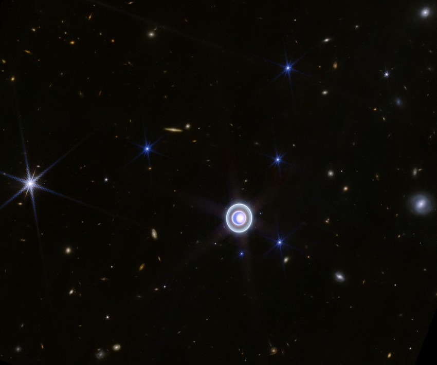 Uran na snimku uz pomoć teleskopa Veb od 21. decembra 2023.