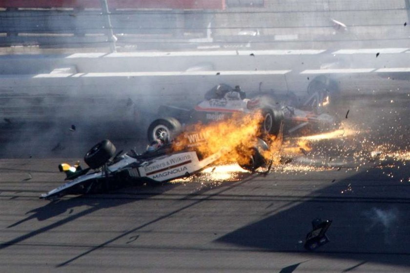 Brytyjczyk Dan Wheldon zmarł po wypadku na torze w Las Vegas