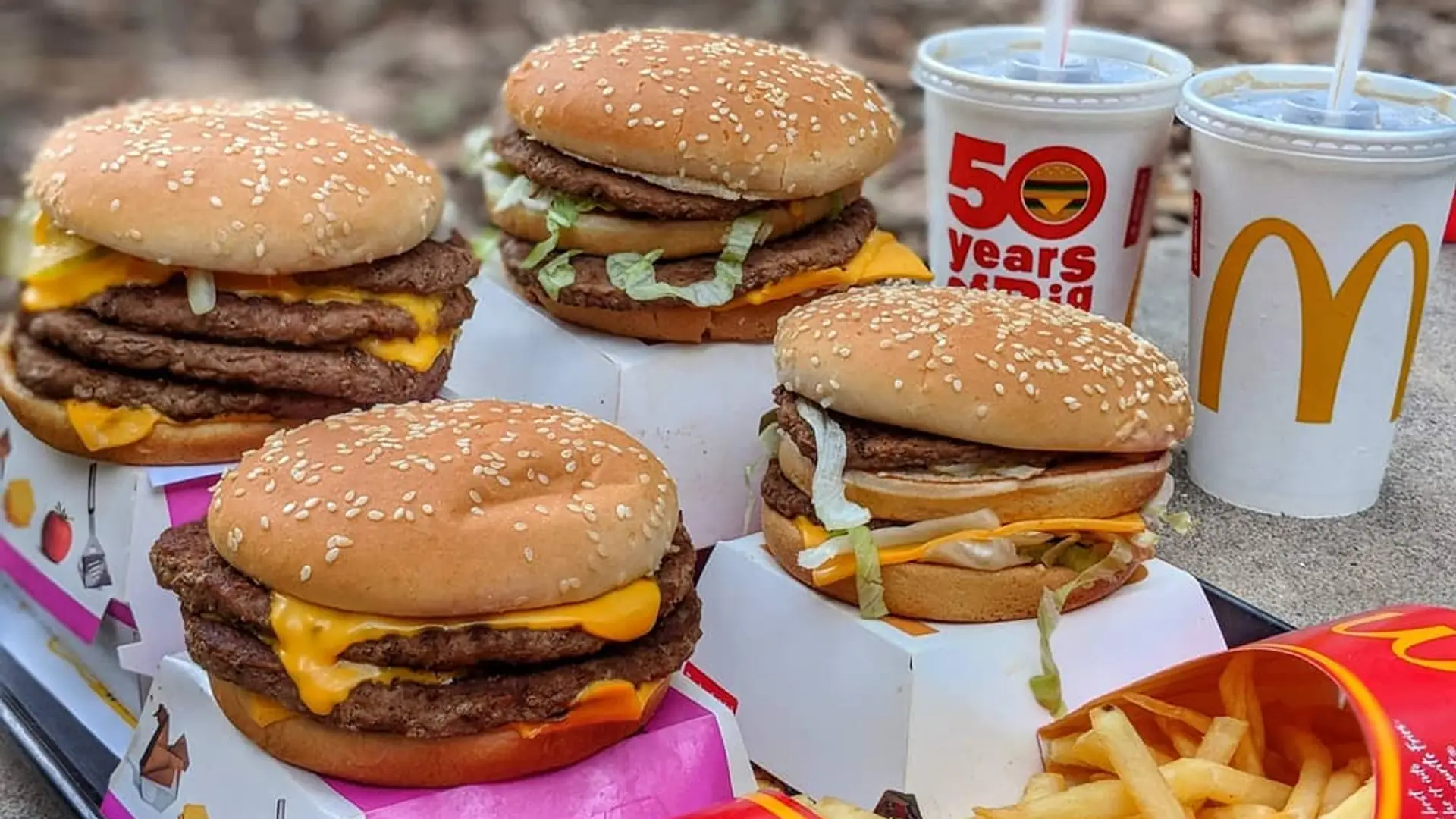 Big Mac kończy 50 lat - McDonald’s obniży cenę do 5 zł (szykują się też prezenty)