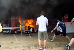 Wielki pożar w garażu Williamsa. Zobacz zdjęcia