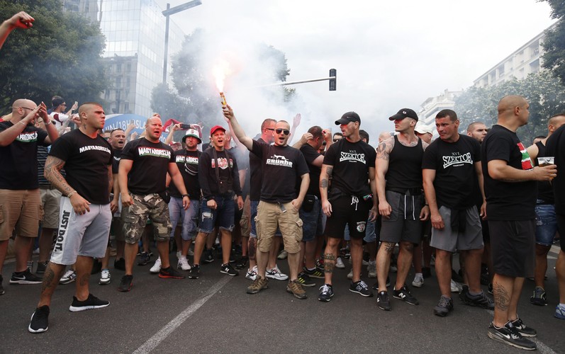To nie są grzeczni chłopcy. Węgrzy bili się z Policją w trakcie meczu z Islandią