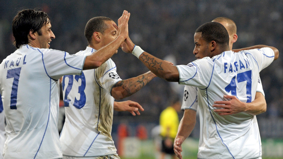 Na Veltins Arena Schalke 04 Gelsenkirchen po dobrym i ciekawym widowisku pokonało Olympique Lyon 3:0 (2:0) w meczu piątej kolejki Ligi Mistrzów. To zwycięstwo pozwoliło piłkarzom Felixa Magatha objąć prowadzenie w tabeli grupy B.