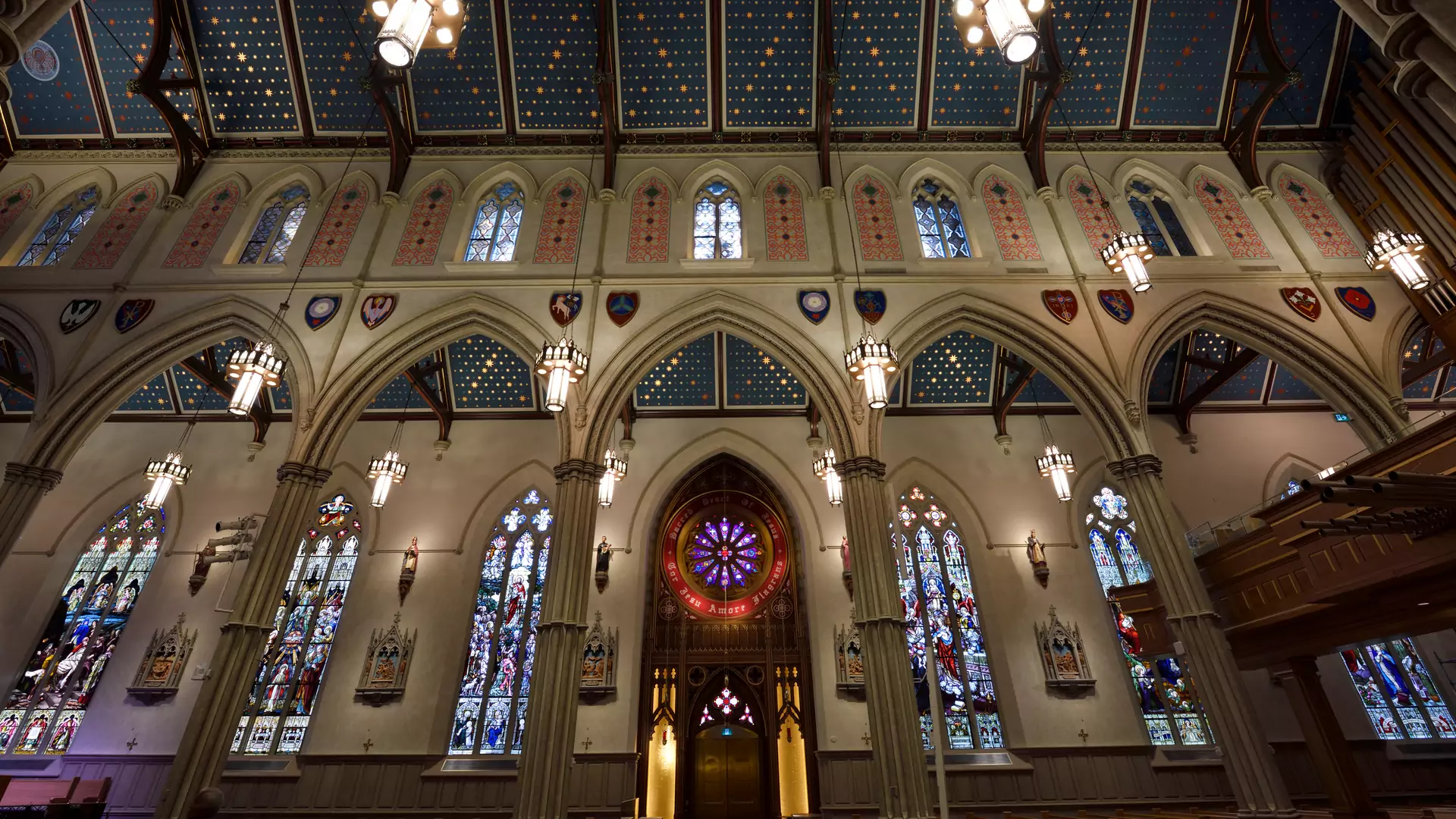 Kanada: Biskupi nie zdołali zebrać 25 mln dla ocalałych. Wydali 12 razy więcej na kościoły