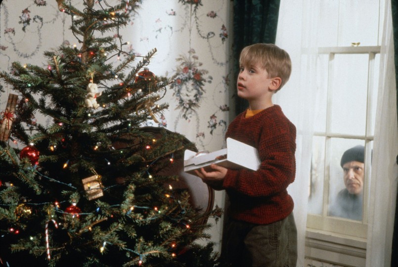 Kevin sam w domu, Home Alone, komedia, USA 1990, reĹĽ. Chris Columbus, scena z: Joe Pesci, Macaulay Culkin, fot. AKPA