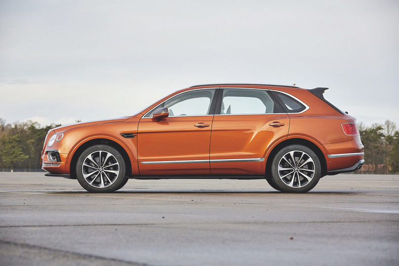 Wolty kontra oktany: Tesla Model X i Bentley Bentayga W12