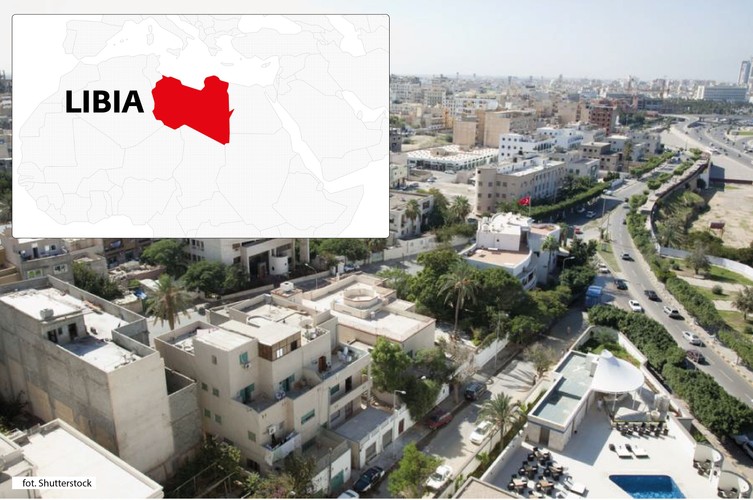 Podróże do Libii można zaliczyć do tych o najwyższym ryzyku. W kraju działają równolegle dwa, zwalczające się ośrodki władzy. Chaos wykorzystują organizacje terrorystyczne (głównie sprzymierzone z Państwem Islamskim), które starają się zbudować tu stały przyczółek. Ruchu turystycznego tu nie ma. Biznesmeni, którzy muszą odwiedzać Libię, najczęściej korzystają z ochrony.