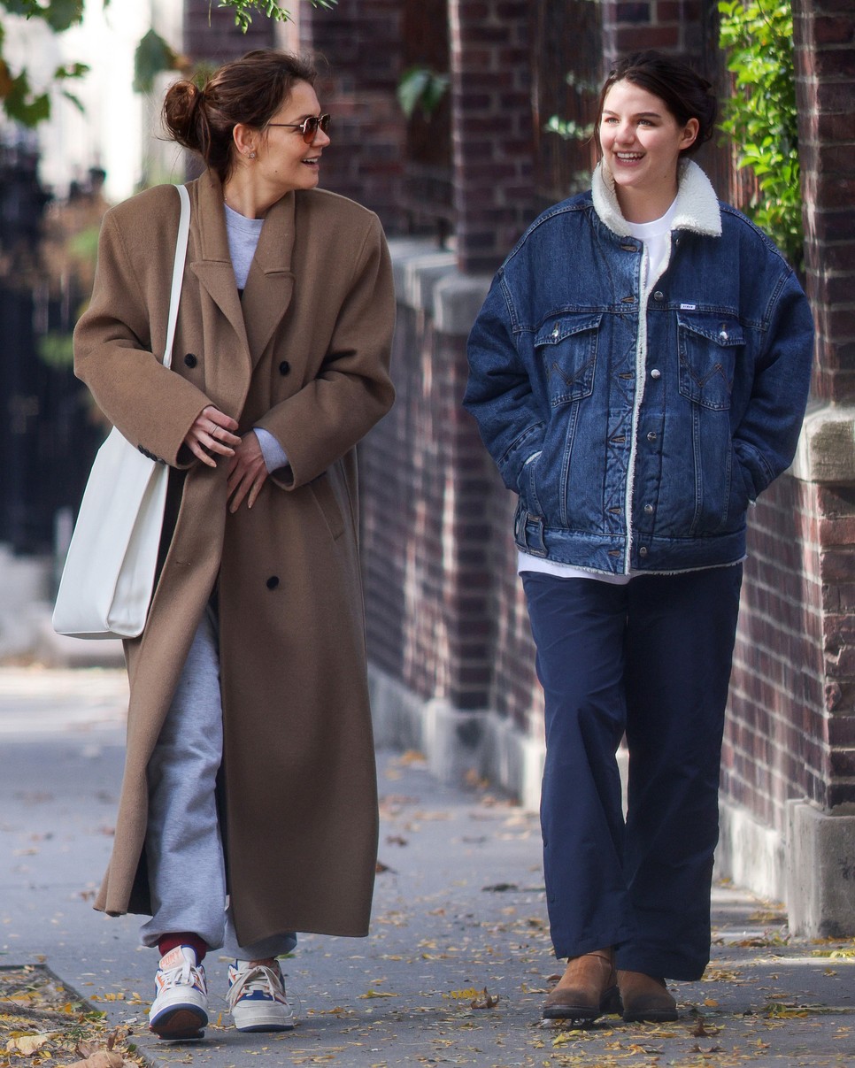A Holmes lányok laza stílusban hódítanak mostanában New York utcáin