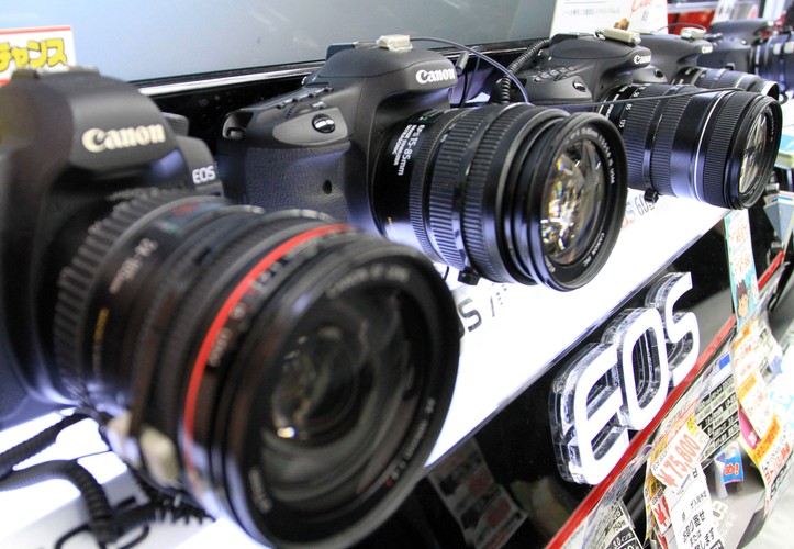 Miejsce 33. Canon vs Nikon
<br><br>
Kolejny przykład pojedynku, w którym bardzo trudno wskazać zwycięzcę. Rasowi użytkownicy aparatów obydwu firm gardzą sobą nawzajem, a w internecie toczą się pomiędzy nimi zażarte wojny.
<br><br>
Werdykt: REMIS