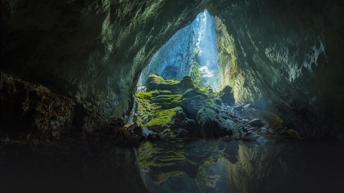 Hang Son Doong - największa jaskinia świata w Wietnamie