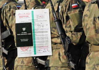 Polacy dostają listy polecone, a w nich karty mobilizacyjne z wojska. Kogo wzywa armia?