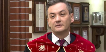 Robert Biedroń daje podwyżki urzędnikom