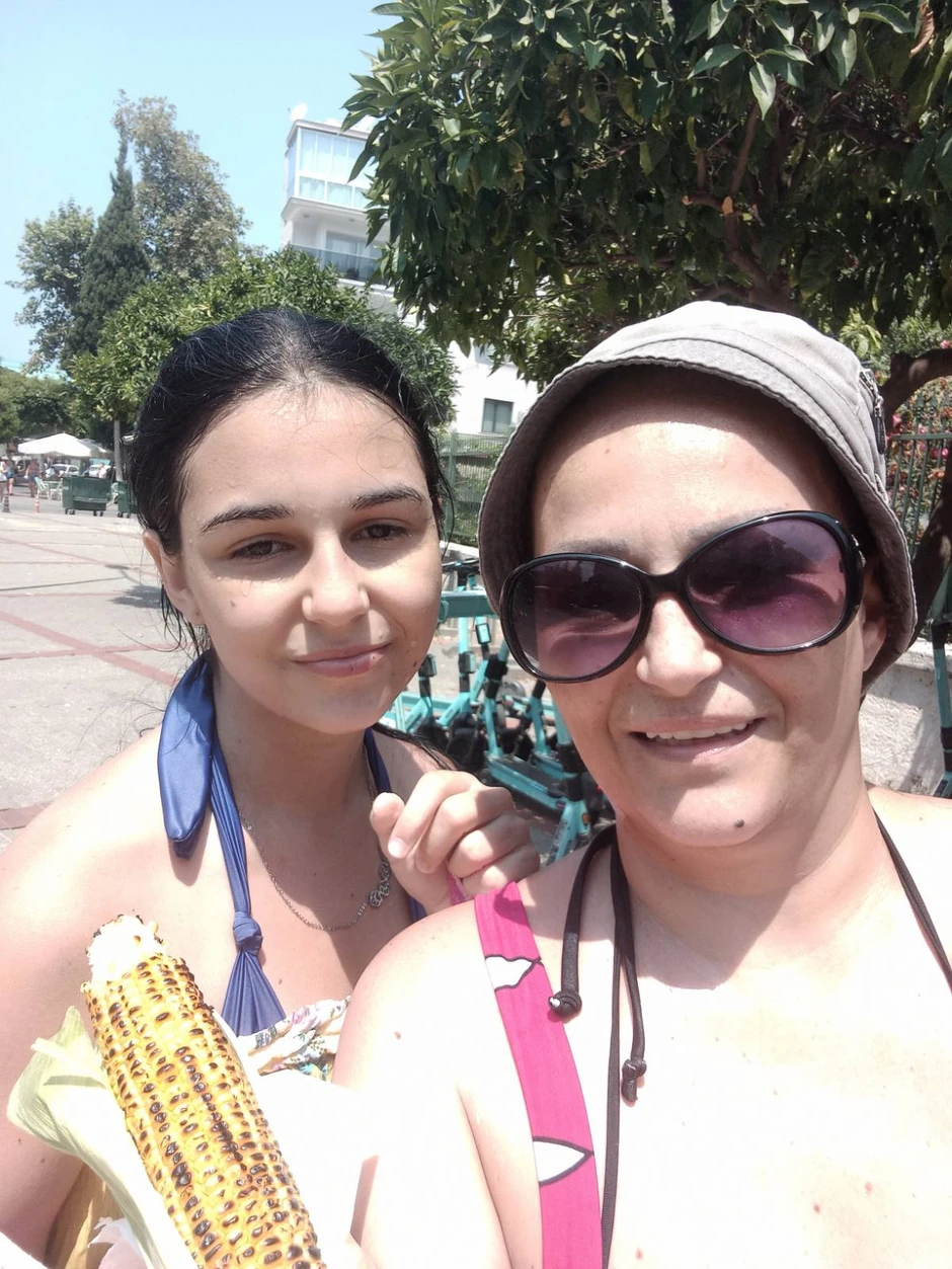 Teodora sa mamom Danijelom