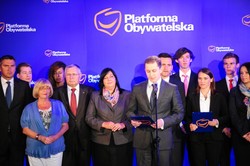 Lekceważenie ludzi, komedia, pierd... Na Twitterze wyśmiali konferencję PO