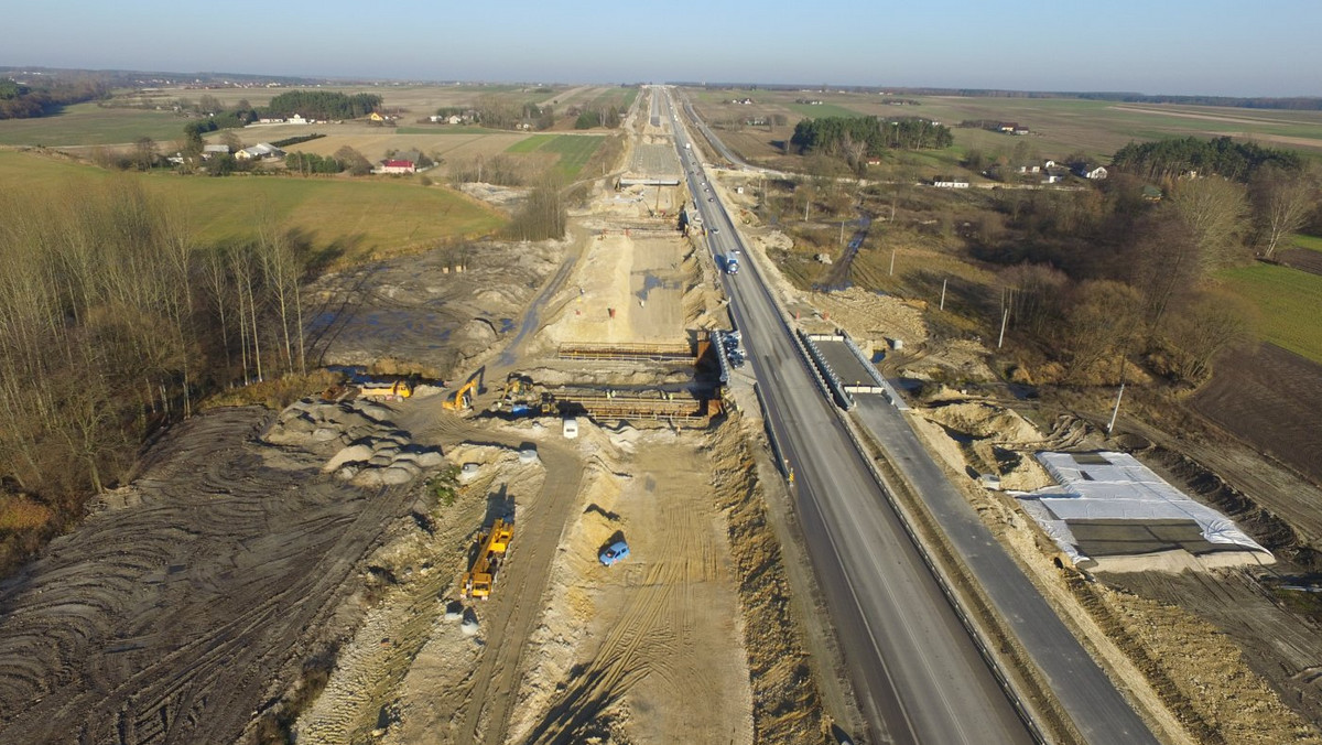 Odcinki drogi ekspresowej S7, odnowione mosty, remonty nawierzchni i program likwidacji miejsc niebezpiecznych. To w dużym skrócie największe inwestycje, jakie w 2016 roku nadzorował kielecki oddział Generalnej Dyrekcji Dróg Krajowych i Autostrad.
