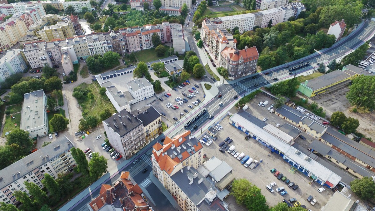 Spółka Wrocławskie Inwestycje unieważniła przetarg na budowę nowego torowiska wzdłuż ulicy Hubskiej, między Glinianą a Dyrekcyjną. Wkrótce zostanie ogłoszone nowe postępowanie. Zawirowania z wyborem wykonawcy powodują, że inwestycja opóźni się przynajmniej o pół roku. Tramwaje nową trasą pojadą najwcześniej latem przyszłego roku.