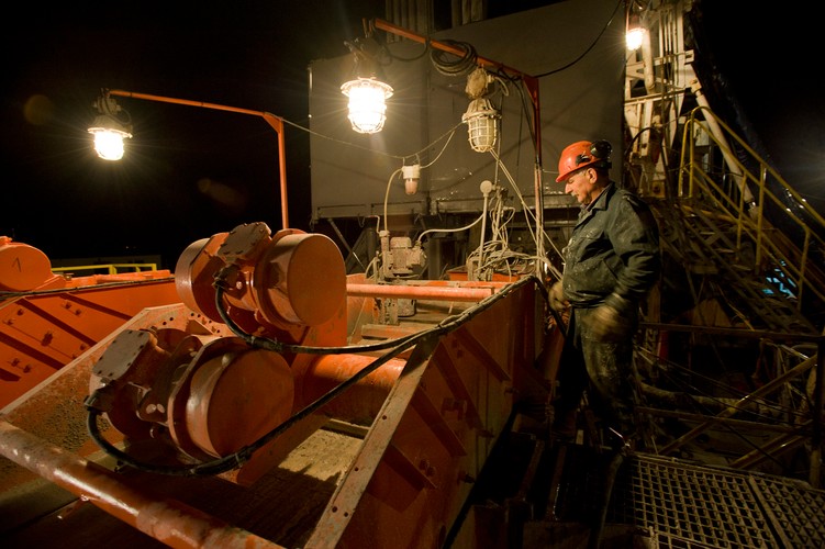 Do dnia 1 lutego 2012 r. w Polsce wykonano 13 otworów poszukiwawczych. Do 2017 r. planowane jest wykonanie kolejnych 233 (123 na pewno, dodatkowych 110 opcjonalnie, w zależności od możliwości i wyników prowadzenia prac przez inwestorów). Możliwe są zmiany udzielonych koncesji oraz zakresów ich prac geologicznych.