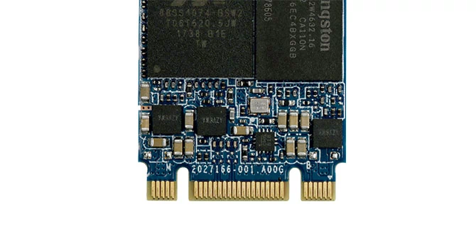 W SSD m.2 SATA zastosowana jest ta sama technologia co w twardym dysku albo SSD w tradycyjnym formacie 2,5 cala. To łącze wprawdzie się sprawdziło, ale dziś już spowalnia aktualne pamięci SSD. Modele m.2 SATA można rozpoznać po dwóch wcięciach w złączu.
