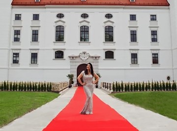 UKRASI PO "POSLEDNJOJ MODI" Dragana Mirković UNUKI podarila RASKOŠNI PROSTOR ZA PRAZNIKE: Svi se pitaju odakle ideja! (FOTO)