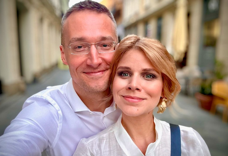 Novinárka Zuzana Kovačič Hanzelová a exmoderátor relácie Na telo Michal Kovačič.