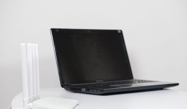 Laptop i wi-fi ruter 