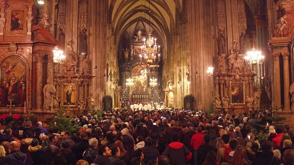 VIENNA, AUSTRIA - DECEMBER, 24 Christmas mass in Saint Stephen's