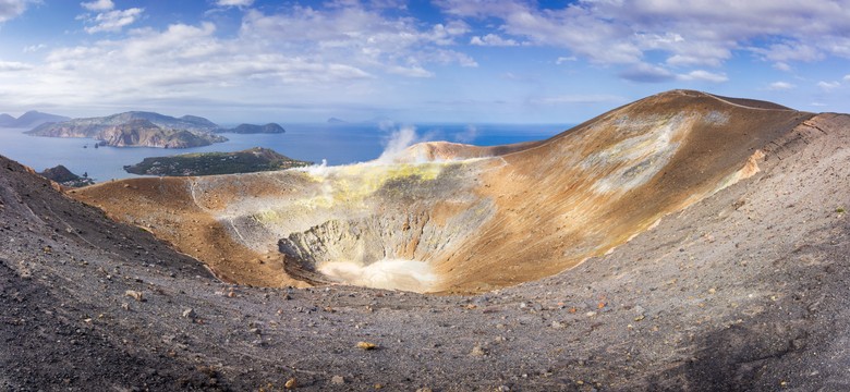 Ziemia pod ostrzałem meteorytów?! Naukowcy odkryli najstarszy krater na planecie