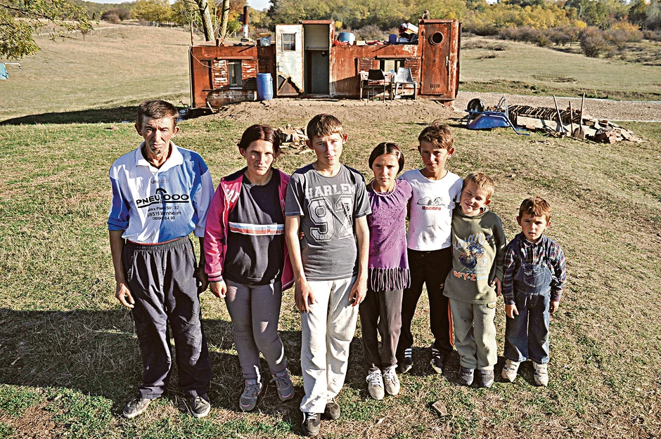 Sedmočlana porodica Ilić živi u olupini broda