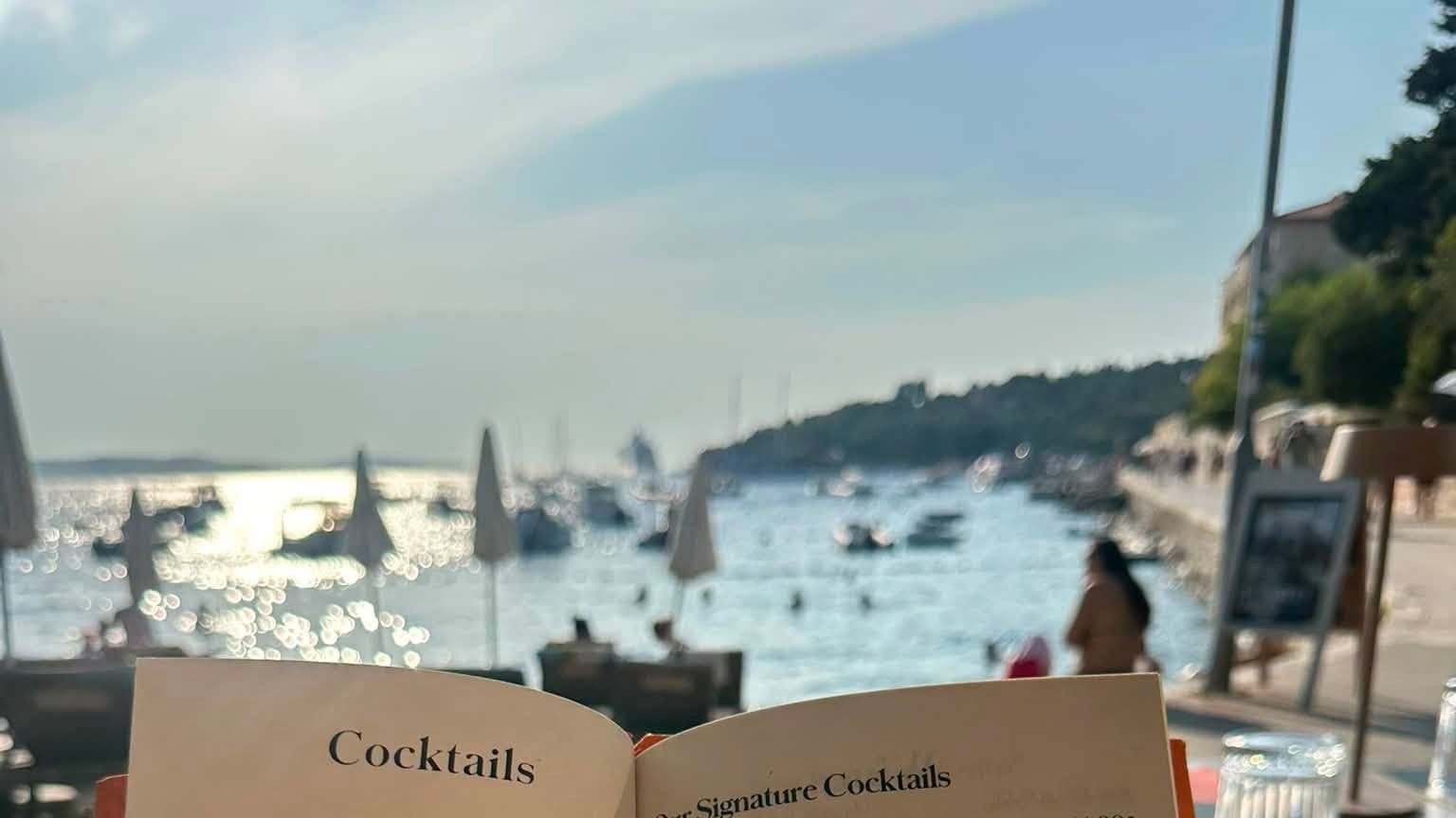 Ukázala, koľko stoja drinky na Hvare.